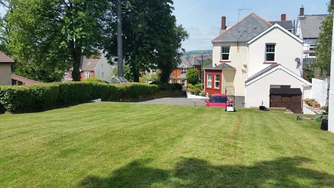 Ty Castell Guest House Caerphilly Exterior photo